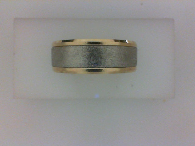 8MM 14KT TT POL BEVELED EDGE WITH WG SWIRLED BRUSHED CENTER